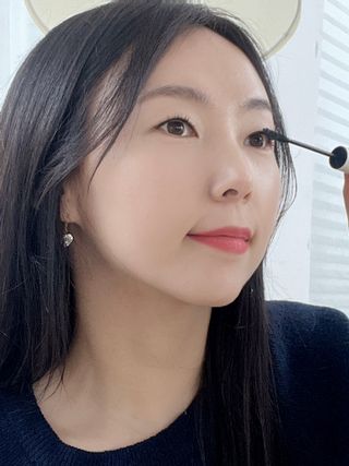 더소설 소설 블랙아이래쉬 세럼 10g(SOSEOL BLACK EYELASH SERUM 10g) — 5점을 준 리뷰어가 2024년 3월 올린 사용 사진