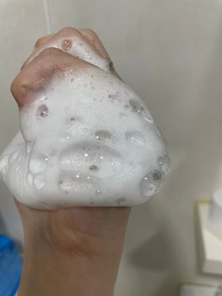 블룸비 거품 두피 샴푸 — 2.5점을 준 리뷰어가 2022년 7월 올린 사용 사진