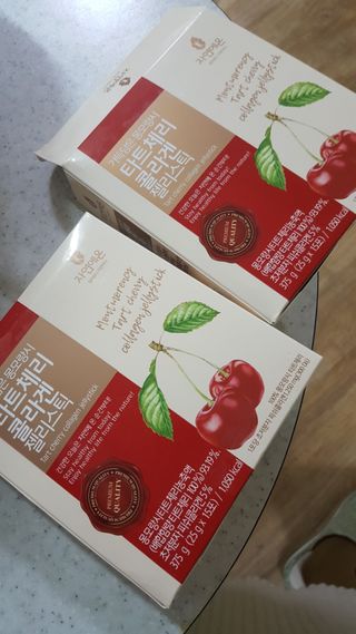 자연에온 가득담은 몽모랑시 타트체리 콜라겐 젤리스틱 — 5점을 준 리뷰어가 2021년 1월 올린 사용 사진