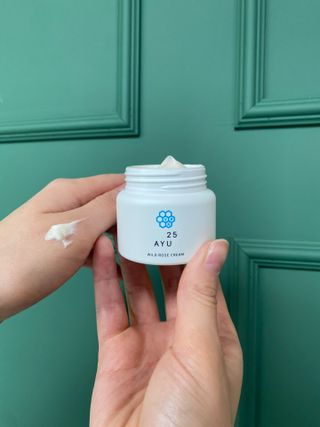 AYU25[아유트웬티파이브]다마스크로즈워터 베이스 천연 수분 촉촉 크림 — 5점을 준 리뷰어가 2021년 4월 올린 사용 사진