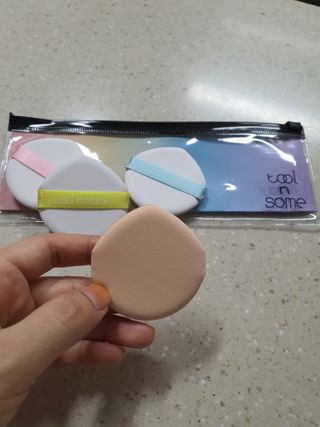 [툴앤썸] 메이크업 브러시로 바르고 호빵 스펀지로 클렌징하는 A-Z 뷰티툴 5종 — 5점을 준 리뷰어가 2021년 1월 올린 사용 사진