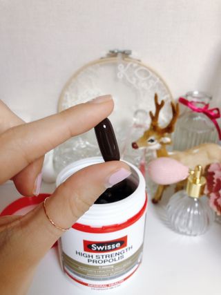Swisse 스위스 고함량 프로폴리스 2,000mg 210정 — 5점을 준 리뷰어가 2021년 5월 올린 사용 사진