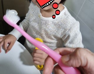 치과에서 쓰는 치약 _ 라벨제로 저불소 꼬마, 키즈, 유아, 베이비, 주니어 안전한 어린이치약 — 4.5점을 준 리뷰어가 2022년 10월 올린 사용 사진