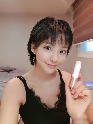 [사가수] 민감피부를 위한 진정 항산화 안티에이징, 더사가오브수 효혜윤 보태니컬 에너지 아이포올 스틱 — 5점을 준 리뷰어가 2023년 2월 올린 사용 사진