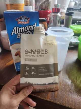 일일하우 슬리밍 플랜B 고소한 귀리맛, 진한 카카오맛 (체중조절식) — 3.5점을 준 리뷰어가 2023년 7월 올린 사용 사진
