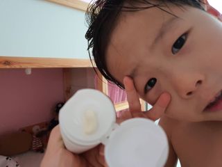 mom e 맘이 내추럴 베이비 케어 크림+바디오일 — 5점을 준 리뷰어가 2021년 1월 올린 사용 사진