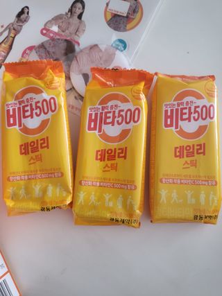 광동생활건강 [광동] 비타500데일리스틱 크리스마스 에디션 60포+20포 추가 증정&쇼핑백+스티커 gift — 4점을 준 리뷰어가 2021년 12월 올린 사용 사진