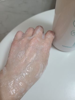 [닥터문] 센텔라 시카케어 화이트머스크 바디워시 1000ml — 5점을 준 리뷰어가 2023년 8월 올린 사용 사진