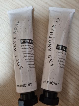 멈칫(MUMCHIT) 넥퍼퓸 NECKPERFUME 2가지 향 — 5점을 준 리뷰어가 2021년 12월 올린 사용 사진