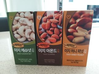 짜먹는 이지견과 짜먹는 이지아몬드, 짜먹는 이지허니피넛, 짜먹는 이지캐슈넛 각 10g X  10포 — 5점을 준 리뷰어가 2021년 1월 올린 사용 사진