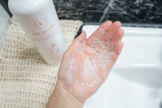 프리[닥터문] 유산균 락토케어 질경초 여성청결제 1000ml (젤타입) — 5점을 준 리뷰어가 2022년 5월 올린 사용 사진