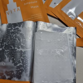 코드네이처 비아미 비타 화이트닝 앰플 과 마스크[5장] — 5점을 준 리뷰어가 2021년 10월 올린 사용 사진