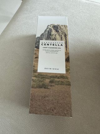 스킨1004 [SKIN1004] 마다가스카르 센텔라 라이트 클렌징 오일 200ml — 5점을 준 리뷰어가 2024년 8월 올린 사용 사진