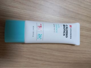 리더스코스메틱 리더스 카밍 바이오틱스 선 에센스 SPF 50+ PA++++ — 5점을 준 리뷰어가 2022년 5월 올린 사용 사진