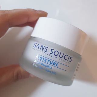 산수시 아쿠아 베네핏 24h 수부지 물광 속건조 수분크림 50ml — 5점을 준 리뷰어가 2021년 6월 올린 사용 사진