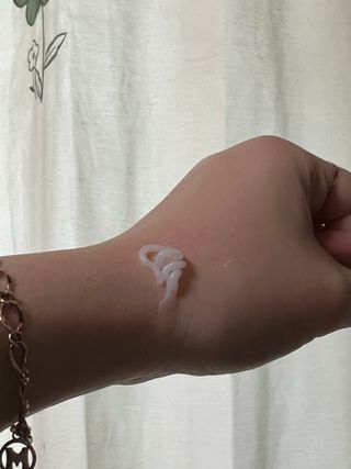 멈칫(MUMCHIT) 넥퍼퓸 NECKPERFUME 2가지 향 — 5점을 준 리뷰어가 2021년 11월 올린 사용 사진