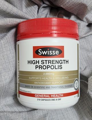 Swisse 스위스 고함량 프로폴리스 2,000mg 210정 — 4점을 준 리뷰어가 2021년 2월 올린 사용 사진