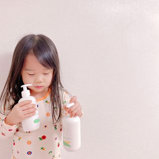 mom e 맘이 내추럴 베이비 케어 샴푸앤바스+로션 — 5점을 준 리뷰어가 2021년 1월 올린 사용 사진