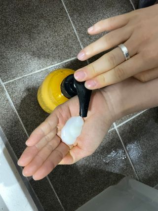 방방곳곳 편림초 마이크로바이옴 샴푸 — 2.5점을 준 리뷰어가 2022년 3월 올린 사용 사진