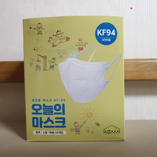 [심폐소생소] 오늘의마스크 KF94 소형 초등학생 어린이 마스크 — 5점을 준 리뷰어가 2021년 11월 올린 사용 사진