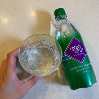 몽베스트 Montbest with Sparkling water Plain 20병 — 5점을 준 리뷰어가 2021년 11월 올린 사용 사진