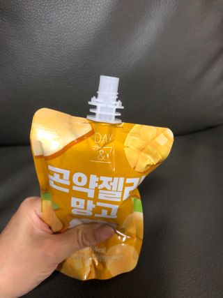 참앤들황토농원 10가지 맛, 입맛대로 스페셜하게~ 가볍게 한 포 땡! 곤약젤리 스페셜 패키지 130ml x 30포 — 4.5점을 준 리뷰어가 2023년 1월 올린 사용 사진