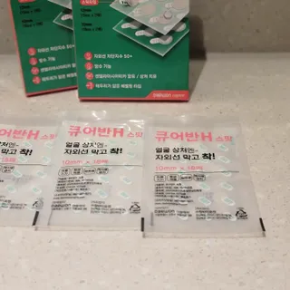 [큐어반H 스팟] 자외선 99프로 차단되는 스틱타입 스팟밴드(1팩 / 66매입) — 5점을 준 리뷰어가 2022년 11월 올린 사용 사진