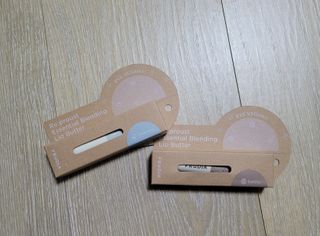 [후르디아] 올리브영 착한보습 비건 립버터 2종 — 5점을 준 리뷰어가 2022년 1월 올린 사용 사진