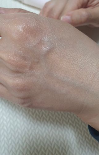 프리마인 선크림만 바꿨을 뿐인데 매일 물 2L챙겨먹고 기초케어 완벽하게 한 물빛피부 완성,셀라브UV프로텍터 — 5점을 준 리뷰어가 2023년 6월 올린 사용 사진