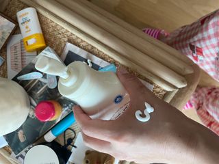 [카프리나]프레쉬 산양밀크 어메이징 바디로션 350ml (시어버터 향) — 5점을 준 리뷰어가 2023년 7월 올린 사용 사진