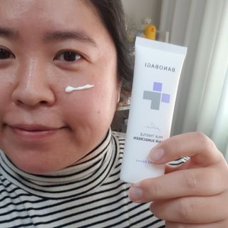 바노바기 코스메틱 바노바기 밀크씨슬 리페어 시카 선스크린 플러스 50ml — 5점을 준 리뷰어가 2023년 3월 올린 사용 사진