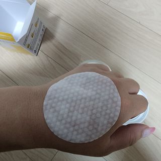 랑벨 비타 에너지 잡티 앰플 패드 65매 (투명하고 밝은 얼굴 광채패드) — 5점을 준 리뷰어가 2022년 6월 올린 사용 사진