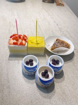 매일바이오 그릭요거트 오리지널 플레인 4개, 로스터리 커피믹스 4개 — 4점을 준 리뷰어가 2021년 12월 올린 사용 사진