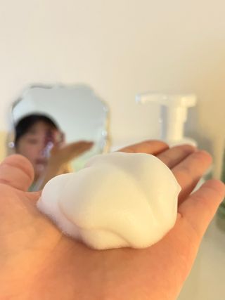 아미퓨어 [라이브] 피부장벽 강화를 위한 머랭 버블 클렌저 천연계면활성제로 온가족 사용가능 — 5점을 준 리뷰어가 2021년 6월 올린 사용 사진