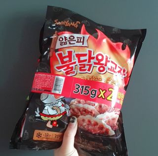 삼양냉동 [삼양] 얇은피불닭왕교자+얇은피까르보불닭왕교자 총4팩 — 5점을 준 리뷰어가 2021년 2월 올린 사용 사진