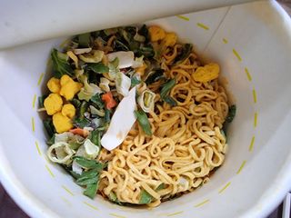 NISSIN 닛신 컵누들  4종 - 씨푸드오리지날, 씨푸드 스파이시, 씨푸드 커리, 씨푸드 XO소스 — 3점을 준 리뷰어가 2021년 11월 올린 사용 사진