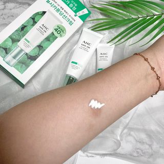 [AHC] 세이프온 에센스 선크림 올리브영 스페셜 증정 기획세트 — 5점을 준 리뷰어가 2022년 6월 올린 사용 사진