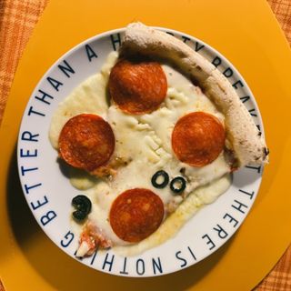 서브큐 리얼 화덕피자 3종 (마르게리타+애플고르곤졸라+페페로니) — 3.5점을 준 리뷰어가 2022년 5월 올린 사용 사진