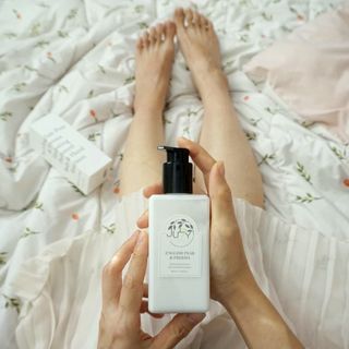줄라이 모닝 _ JULY MORNING 줄라이모닝 하이드레이팅 퍼퓸드 바디앤핸드 에멀젼 — 5점을 준 리뷰어가 2021년 10월 올린 사용 사진