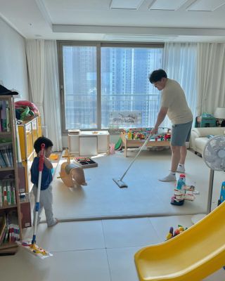 3M 스카치브라이트 재활용 PET 정전기청소포 대형 30매 (막대걸레 증정) — 5점을 준 리뷰어가 2023년 5월 올린 사용 사진