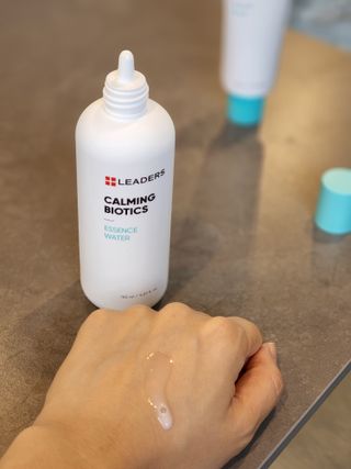 리더스코스메틱 리더스 카밍 바이오틱스 #1등 진정 기획세트 [에센스 워터150ml + 크림 마스크80ml] — 5점을 준 리뷰어가 2022년 8월 올린 사용 사진