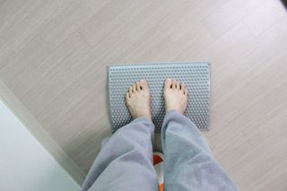 창신리빙 프랑코 강력 지압보드 — 5점을 준 리뷰어가 2022년 11월 올린 사용 사진