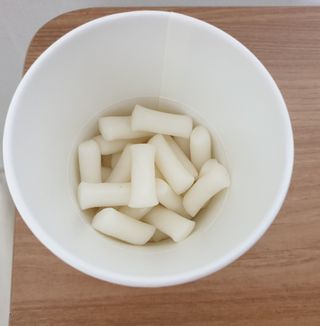 유비쿡 컵떡볶이 매운컵떡볶이2개/ 짜장컵떡볶이 2개  총 4개세트 — 5점을 준 리뷰어가 2021년 2월 올린 사용 사진