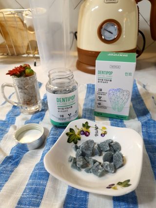 작심연구소 구취제거+충치예방+치아화이트닝 마법의 캔디 덴티팝3종(맛 랜덤 발송) — 5점을 준 리뷰어가 2022년 5월 올린 사용 사진