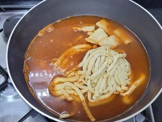[푸딩팩토리] 즉석누들떡볶이 540g + 대구전통 납작만두 260g — 5점을 준 리뷰어가 2022년 12월 올린 사용 사진
