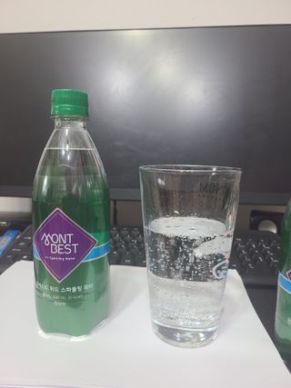 몽베스트 Montbest with Sparkling water Plain 20병 — 5점을 준 리뷰어가 2023년 2월 올린 사용 사진
