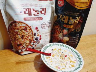 씨알푸드 씨알로 그래놀라 2종 후르츠+크랜베리 아몬드 — 5점을 준 리뷰어가 2022년 7월 올린 사용 사진