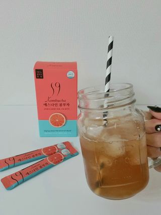 리넥무역 에스나인 콤부차 건강발효 콤부함량59 자몽 5gx10포 — 5점을 준 리뷰어가 2021년 7월 올린 사용 사진