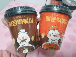 유비쿡 컵떡볶이 매운컵떡볶이2개/ 짜장컵떡볶이 2개  총 4개세트 — 5점을 준 리뷰어가 2021년 2월 올린 사용 사진