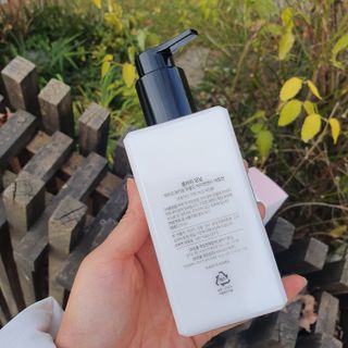 줄라이 모닝 _ JULY MORNING 줄라이모닝 하이드레이팅 퍼퓸드 바디앤핸드 에멀젼 — 5점을 준 리뷰어가 2021년 12월 올린 사용 사진